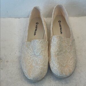 Airwalk dream floral Lace Flats slip on loafers Cream white women size 7 1/2 7.5
